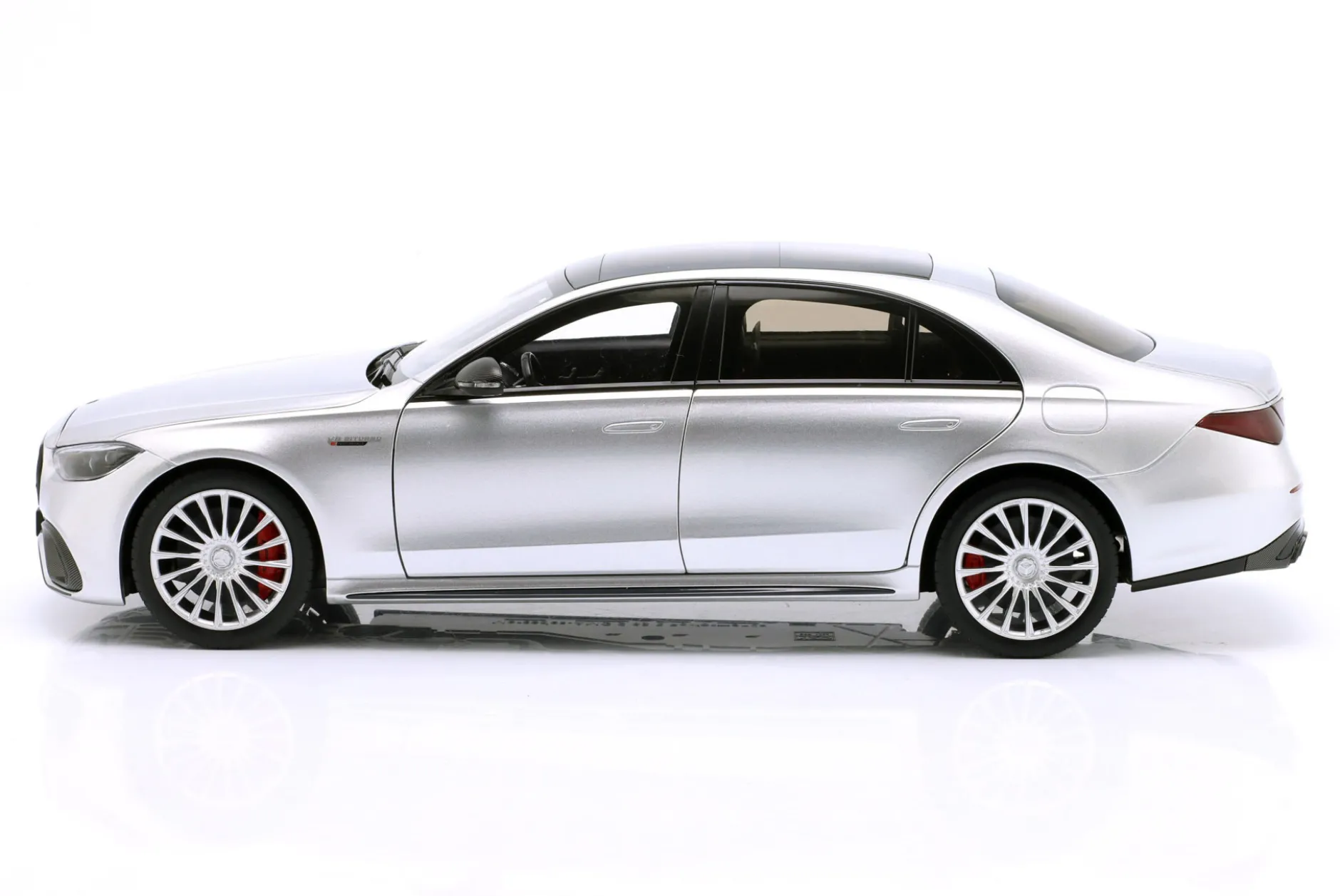 Mercedes-Benz AMG S 63 E Performance Baujahr 2022 hightechsilber 1:18 NZG
