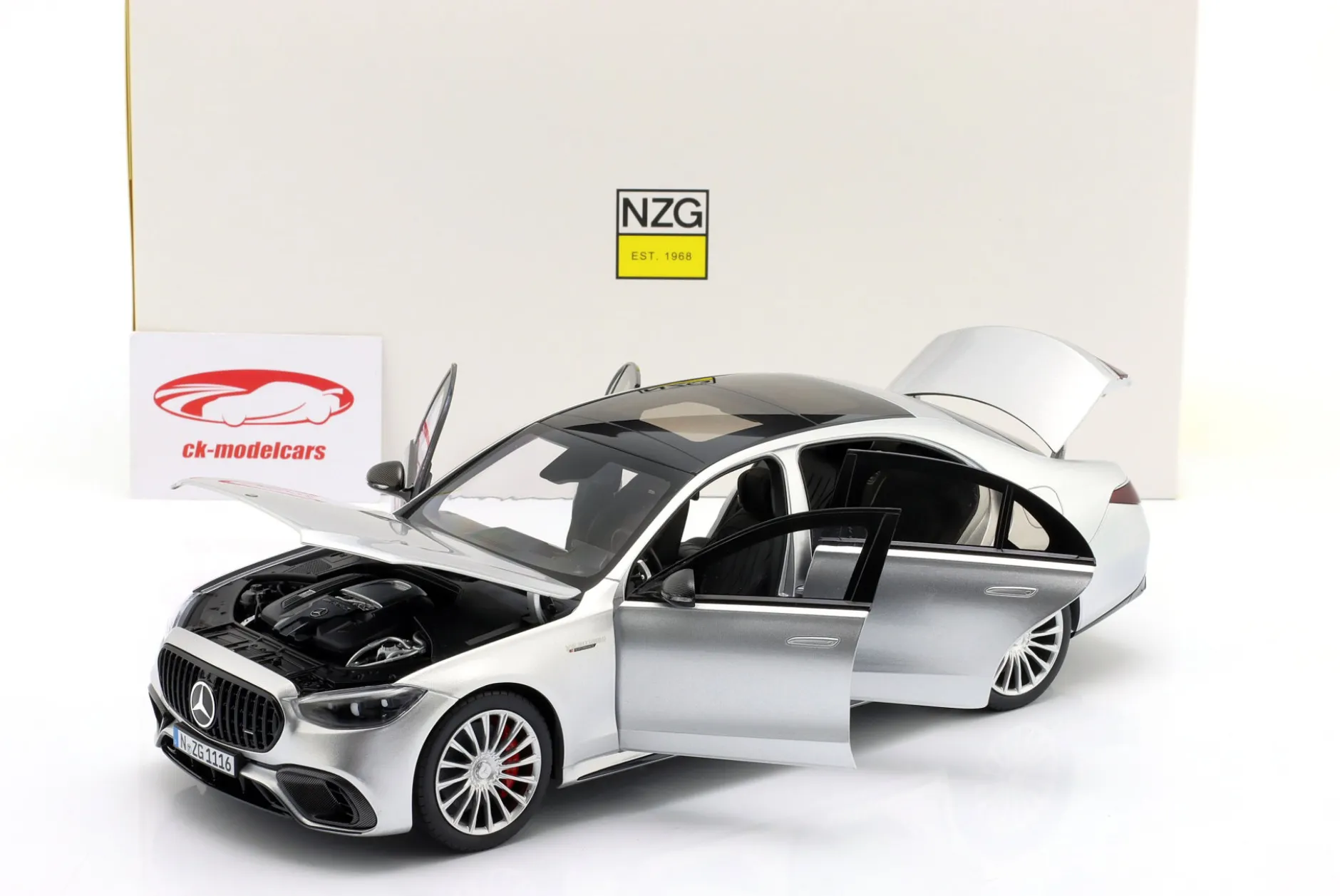 Mercedes-Benz AMG S 63 E Performance Baujahr 2022 hightechsilber 1:18 NZG