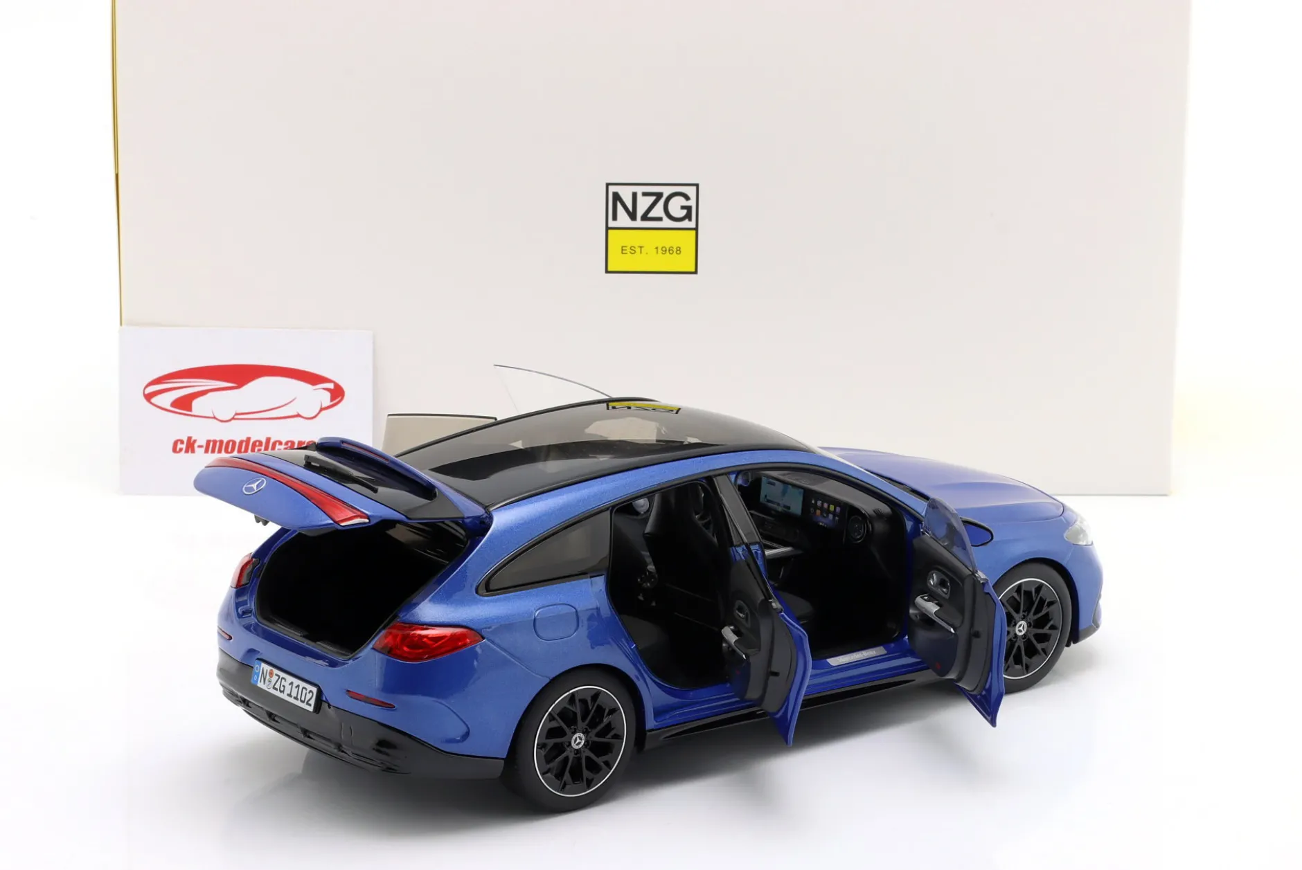 Mercedes-Benz CLA Shooting Brake EQ (X174) Baujahr 2025 blau metallic 1:18 NZG