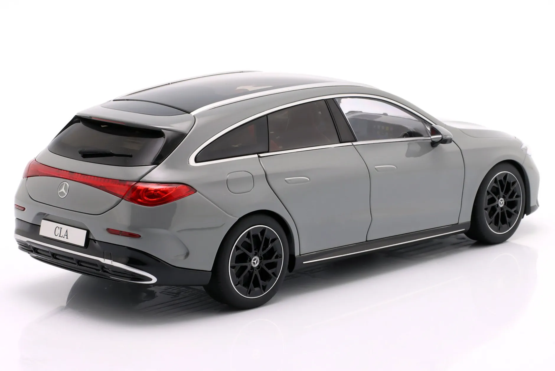 Mercedes-Benz CLA Shooting Brake (X174) Baujahr 2025 alpingrau 1:18 NZG