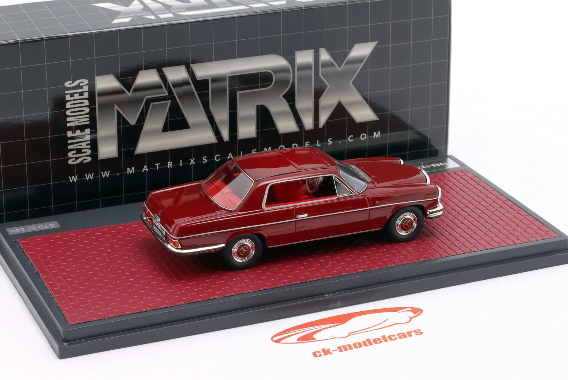 Mercedes-Benz 250 C (W114) /8 Baujahr 1968 dunkelrot 1:43 Matrix