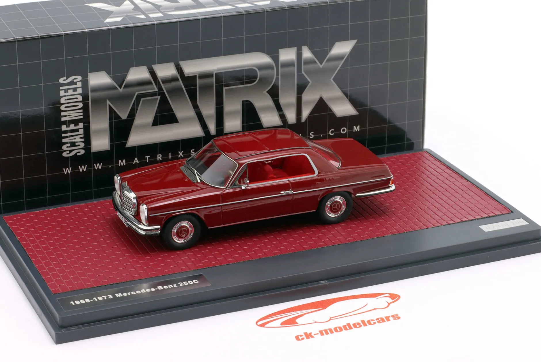 Mercedes-Benz 250 C (W114) /8 Baujahr 1968 dunkelrot 1:43 Matrix