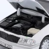 Mercedes-Benz C200 (W202) Baujahr 1993-1996 polarweiß 1:18 Norev