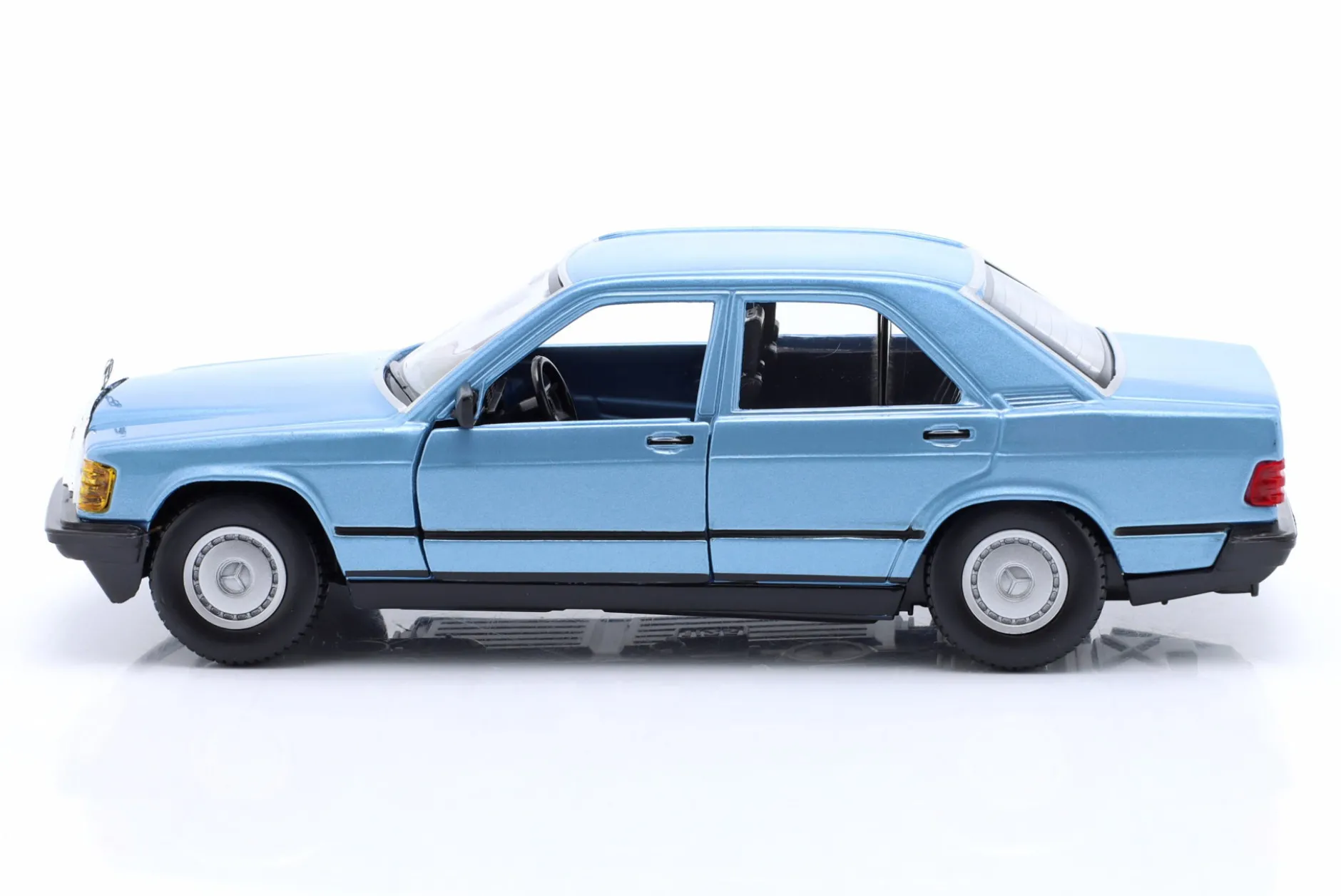 Mercedes-Benz 190E 2.6 Baujahr 1987 diamantblau 1:24 Bburago