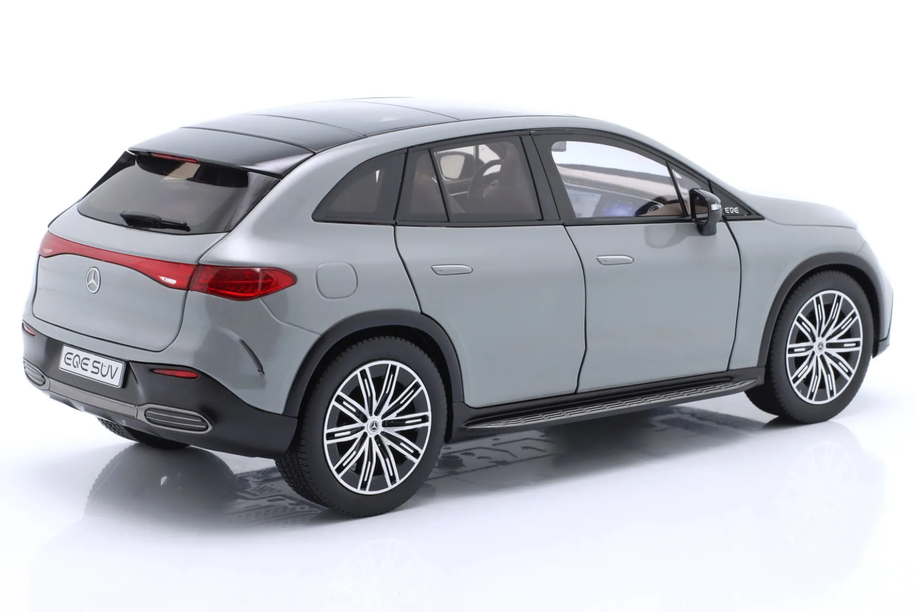 Mercedes-Benz EQE SUV (X294) Baujahr 2023 alpingrau 1:18 NZG