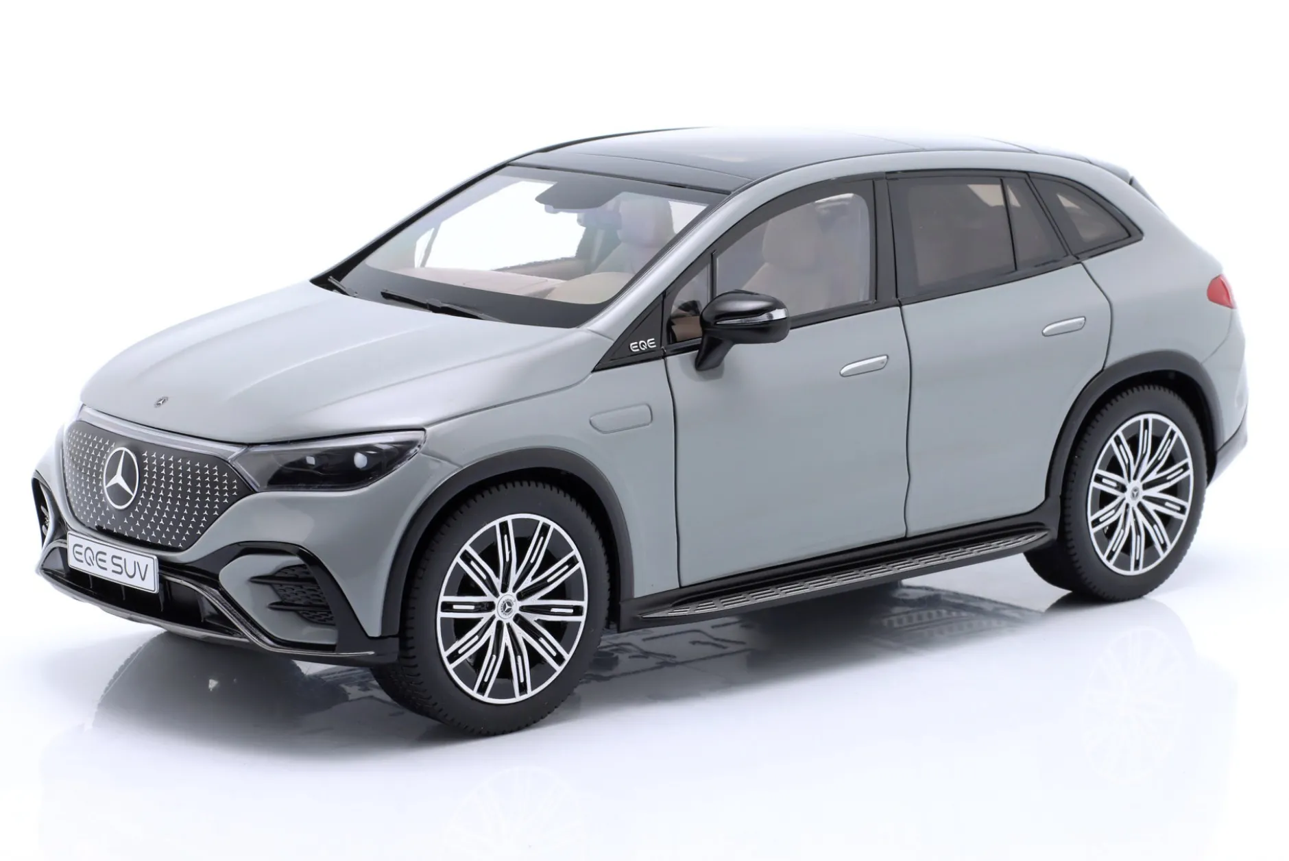 Mercedes-Benz EQE SUV (X294) Baujahr 2023 alpingrau 1:18 NZG