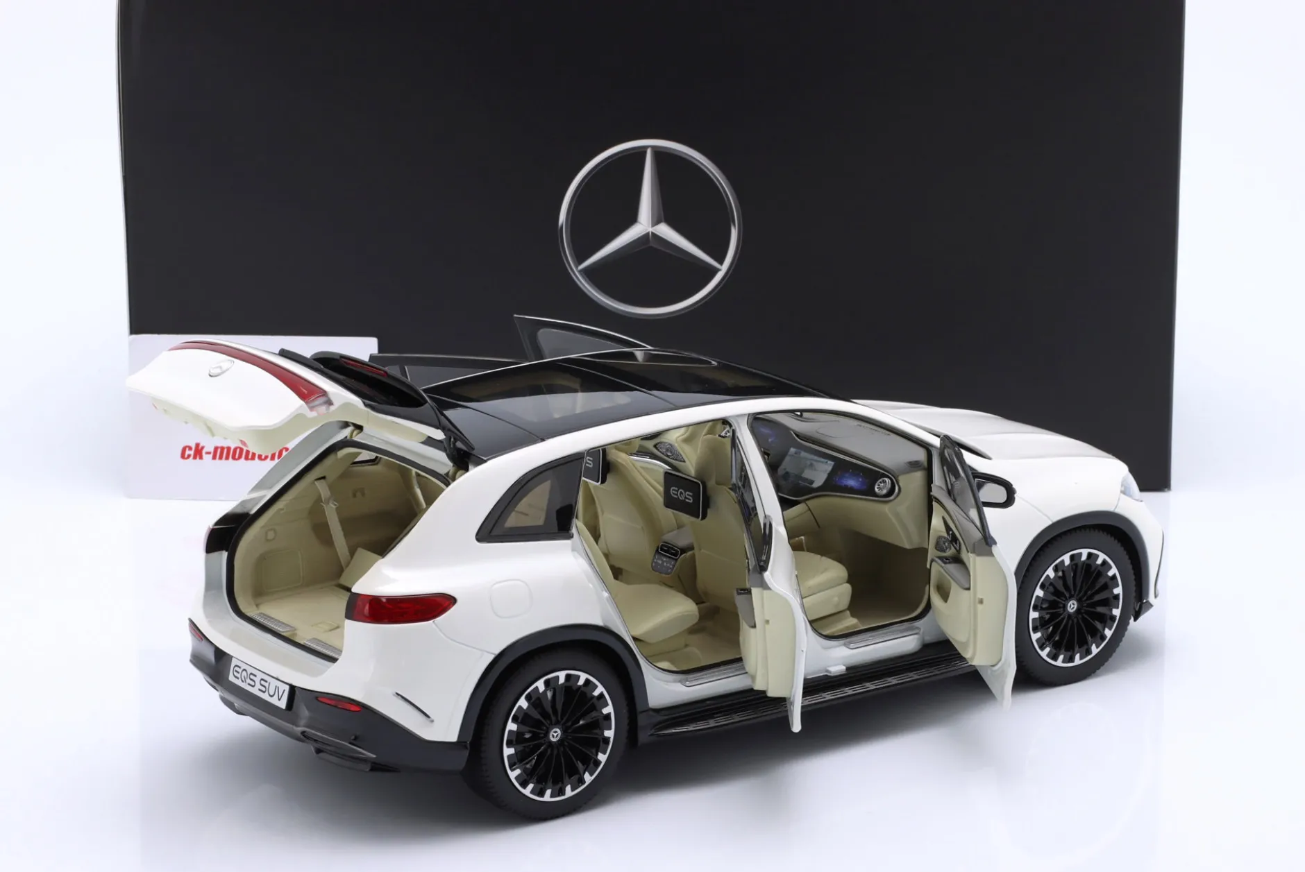 Mercedes-Benz EQS SUV (X296) Baujahr 2022 diamantweiß 1:18 NZG