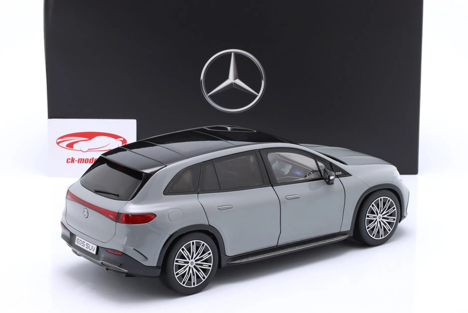 Mercedes-Benz EQS SUV (X296) Baujahr 2022 alpingrau 1:18 NZG
