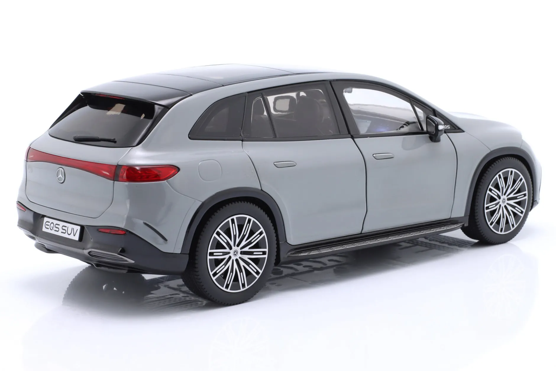 Mercedes-Benz EQS SUV (X296) Baujahr 2022 alpingrau 1:18 NZG