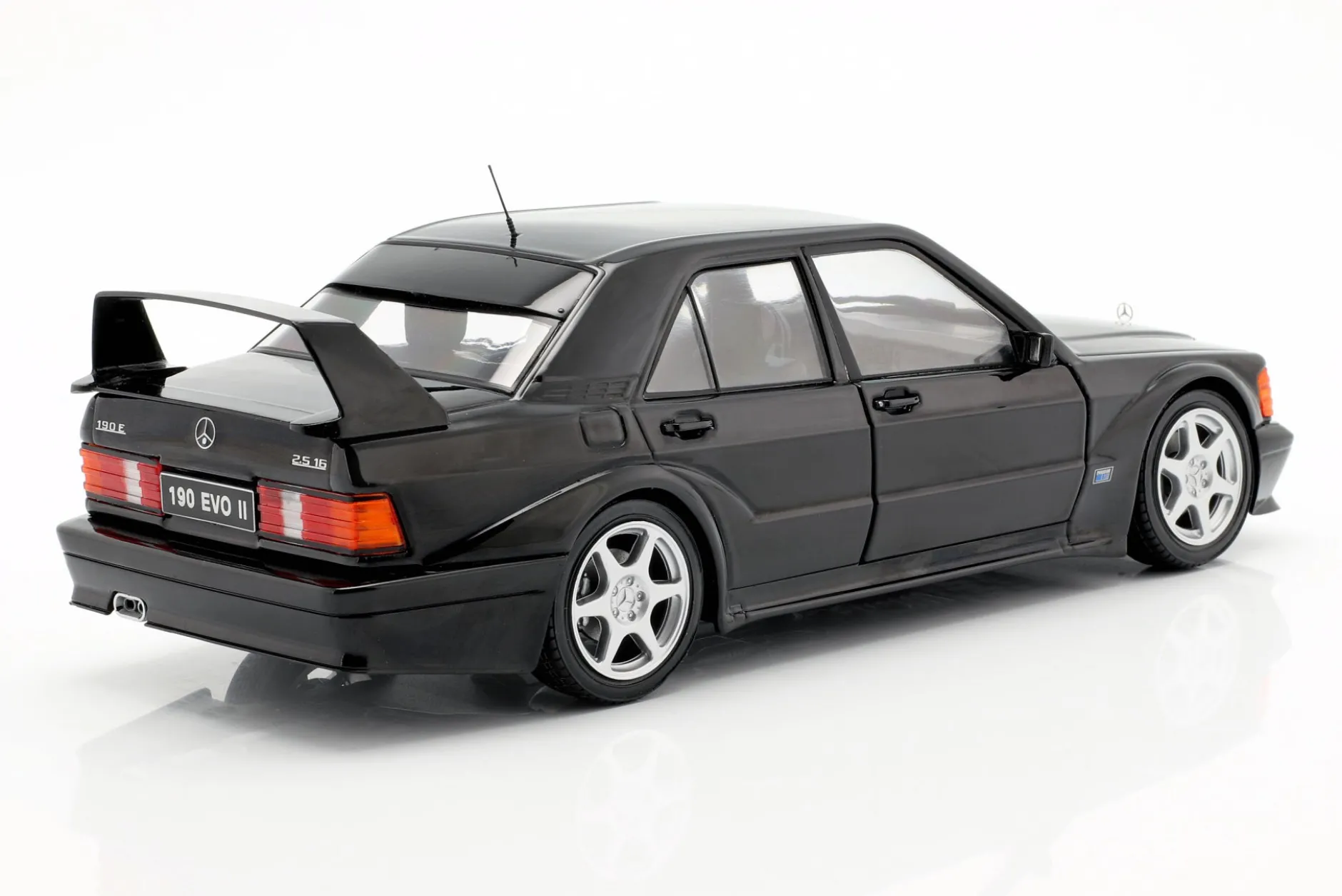 Mercedes-Benz 190E 2.5-16V Evolution II Baujahr 1990 schwarz 1:18 Solido