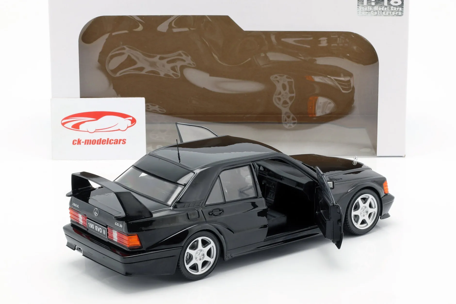 Mercedes-Benz 190E 2.5-16V Evolution II Baujahr 1990 schwarz 1:18 Solido