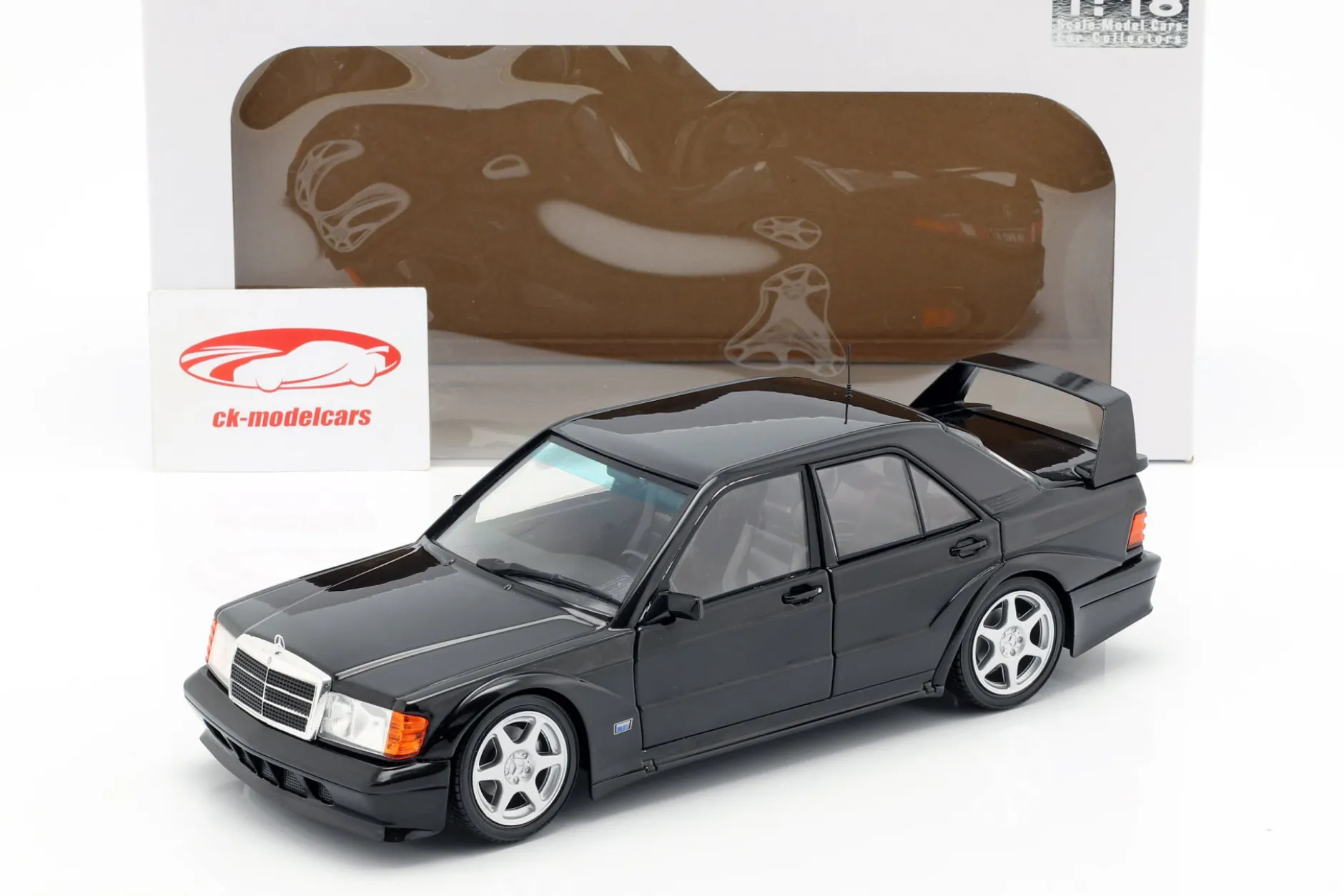 Mercedes-Benz 190E 2.5-16V Evolution II Baujahr 1990 schwarz 1:18 Solido