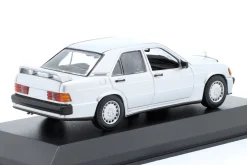 Mercedes-Benz 190E 2.3 (W201) Baujahr 1984 brillantsilber 1:43 Minichamps