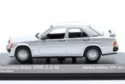 Mercedes-Benz 190E 2.3 (W201) Baujahr 1984 brillantsilber 1:43 Minichamps