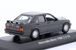 Mercedes-Benz 190E 2.3-16 (W201) Baujahr 1984 schwarz metallic 1:43 Minichamps