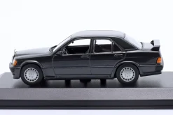 Mercedes-Benz 190E 2.3-16 (W201) Baujahr 1984 schwarz metallic 1:43 Minichamps