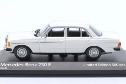 Mercedes-Benz 230E (W123) Baujahr 1982 weiß 1:43 Minichamps