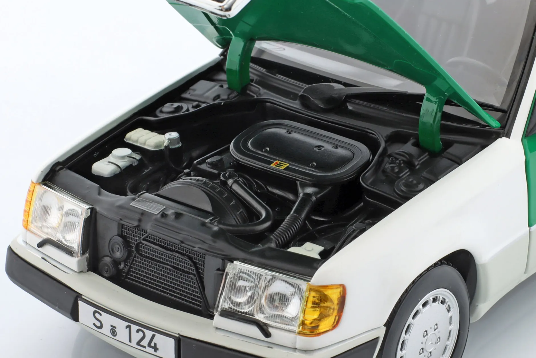 Mercedes-Benz 230E (W124) Polizei Baujahr 1989-1993 weiß / grün 1:18 Norev