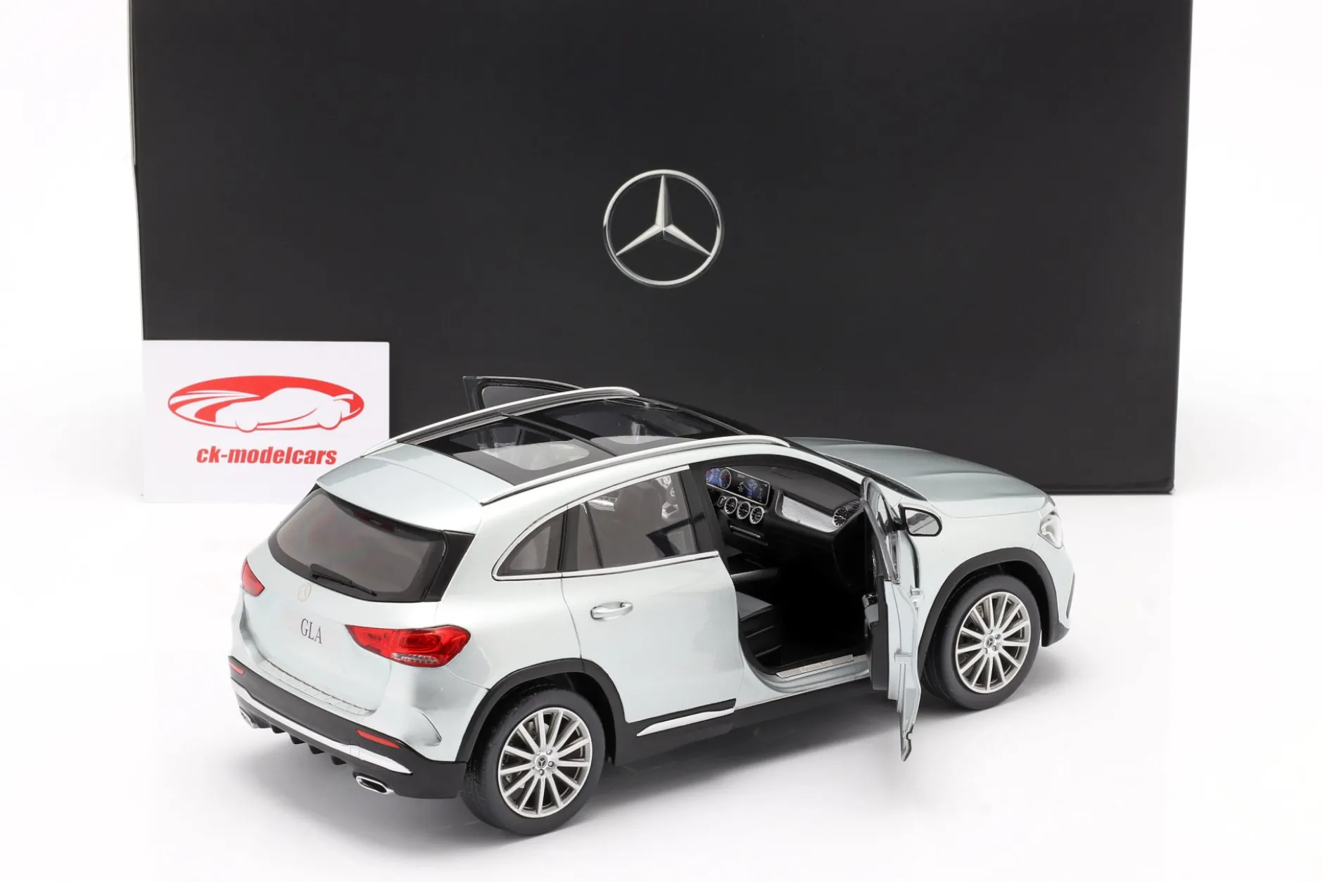 Mercedes-Benz GLA-Klasse (H247) Baujahr 2020 iridiumsilber 1:18 Z-Models