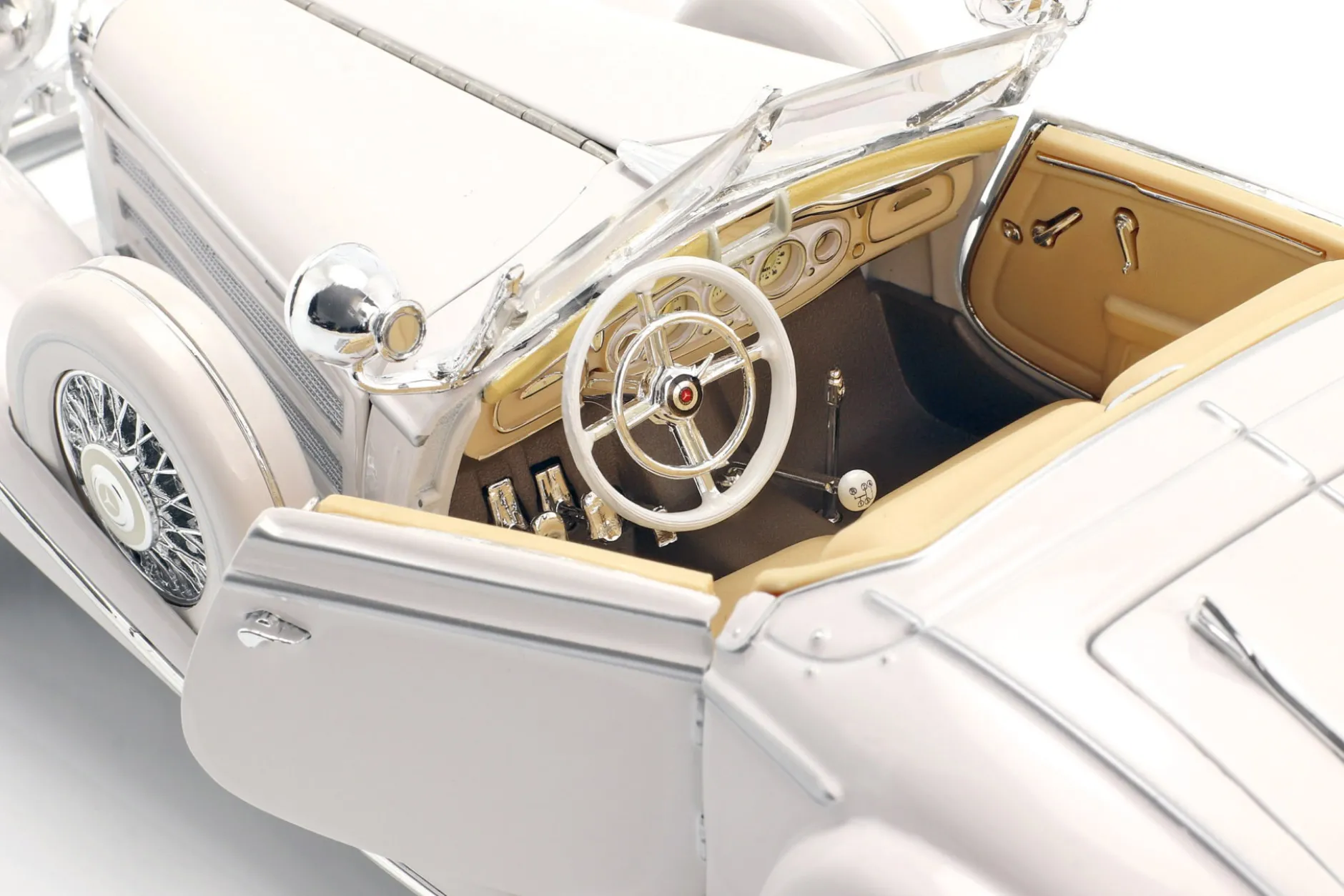 Mercedes Benz 500 K Specialroadster Bj. 1936 weiß 1:18 Maisto