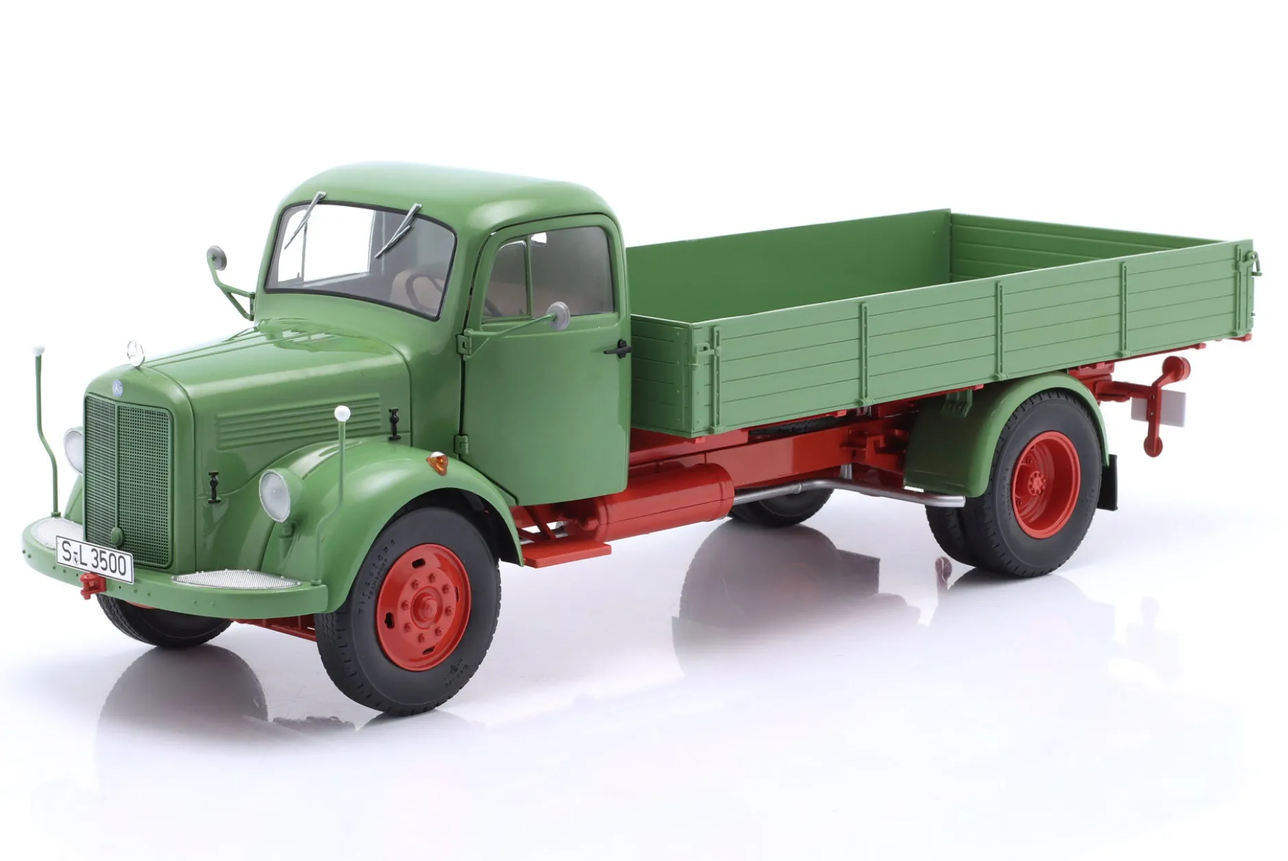 Mercedes-Benz L3500 Pritschen-LKW mit Plane grün 1:18 Schuco