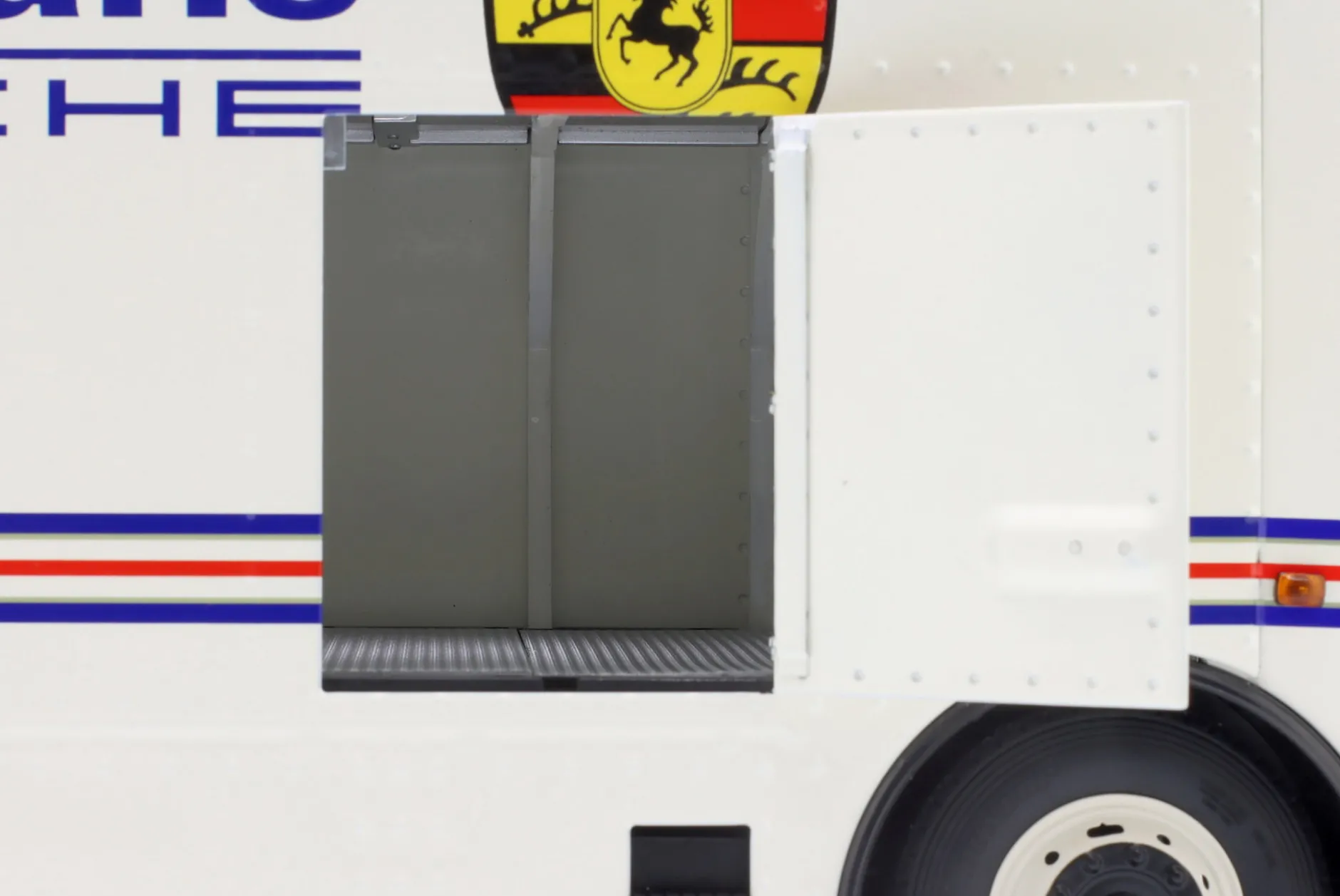 Mercedes-Benz O 317 Renntransporter Rothmans Porsche weiß 1:18 Schuco