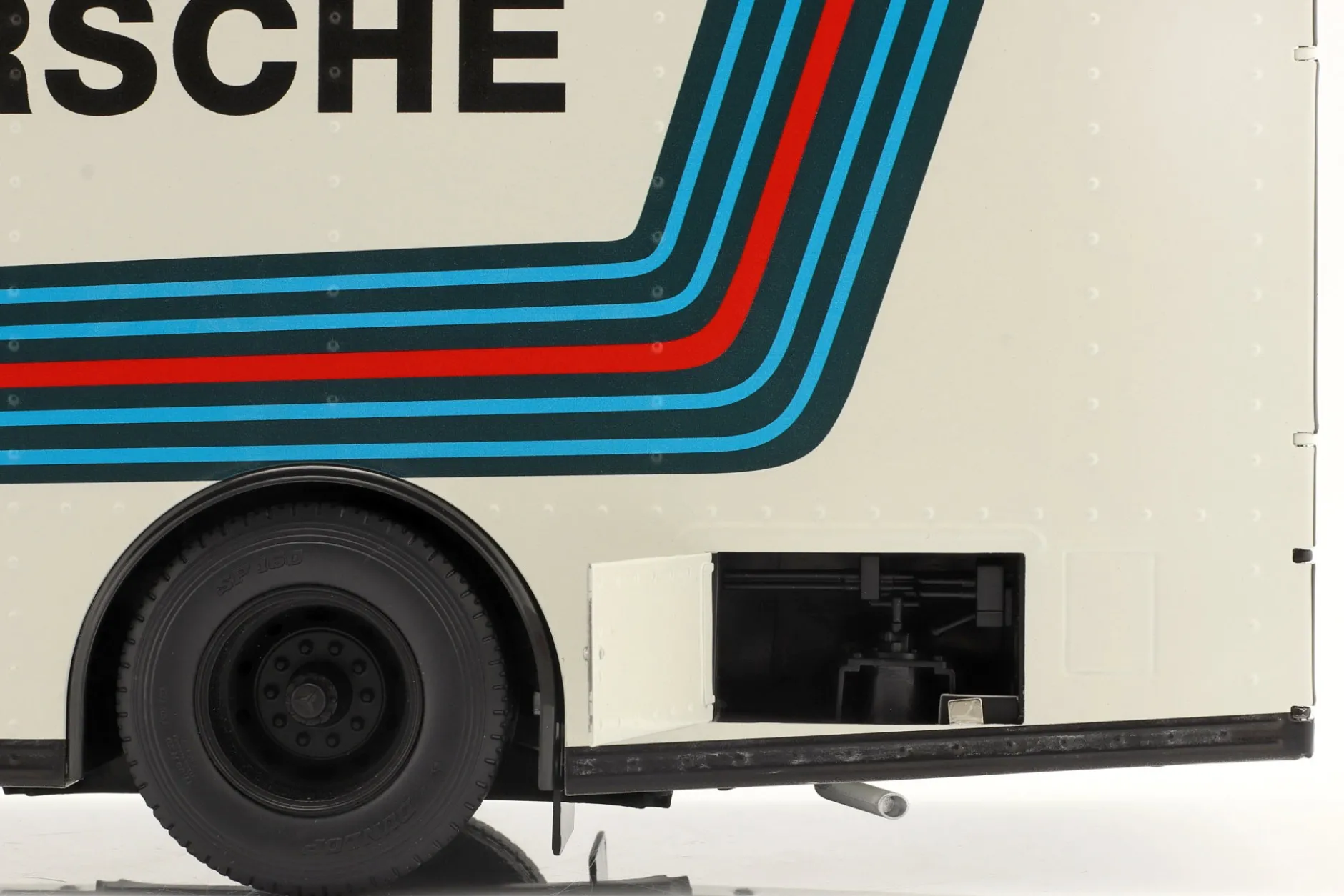 Mercedes-Benz O 317 Renntransporter Porsche Martini Racing weiß 1:18 Schuco