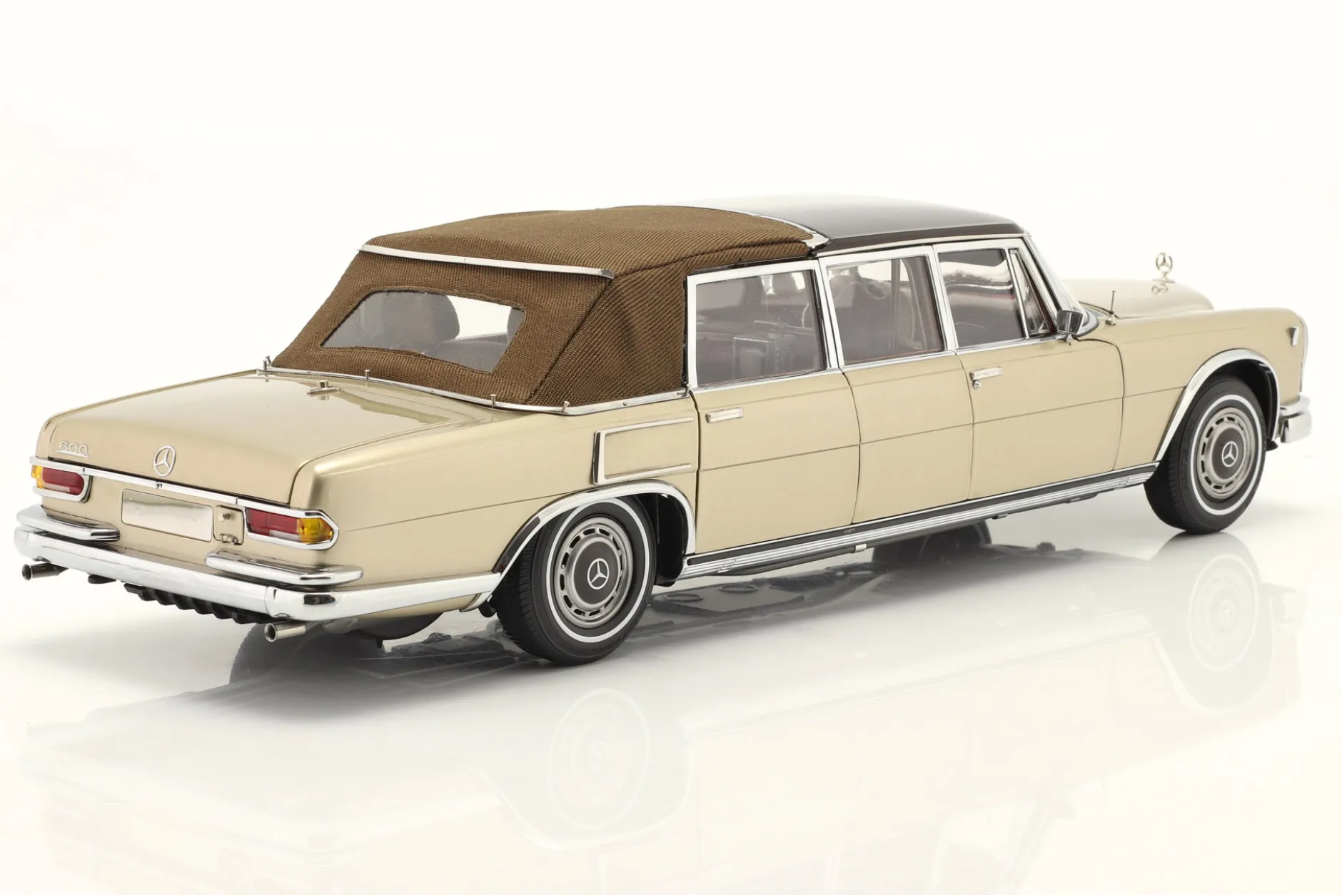 Mercedes-Benz 600 Pullman Landaulet (W100) 1965-81 beige / braun 1:18 CMC