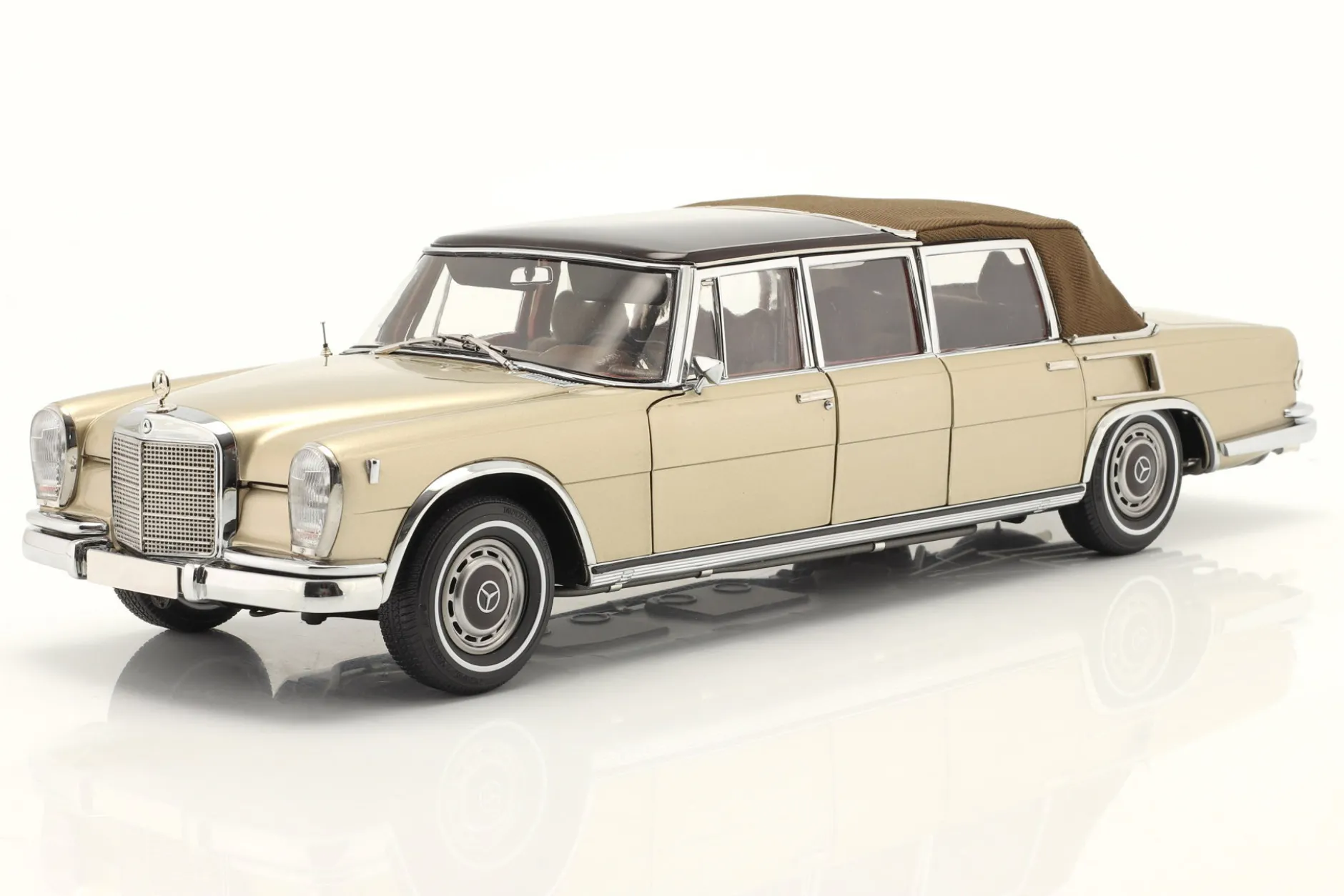 Mercedes-Benz 600 Pullman Landaulet (W100) 1965-81 beige / braun 1:18 CMC