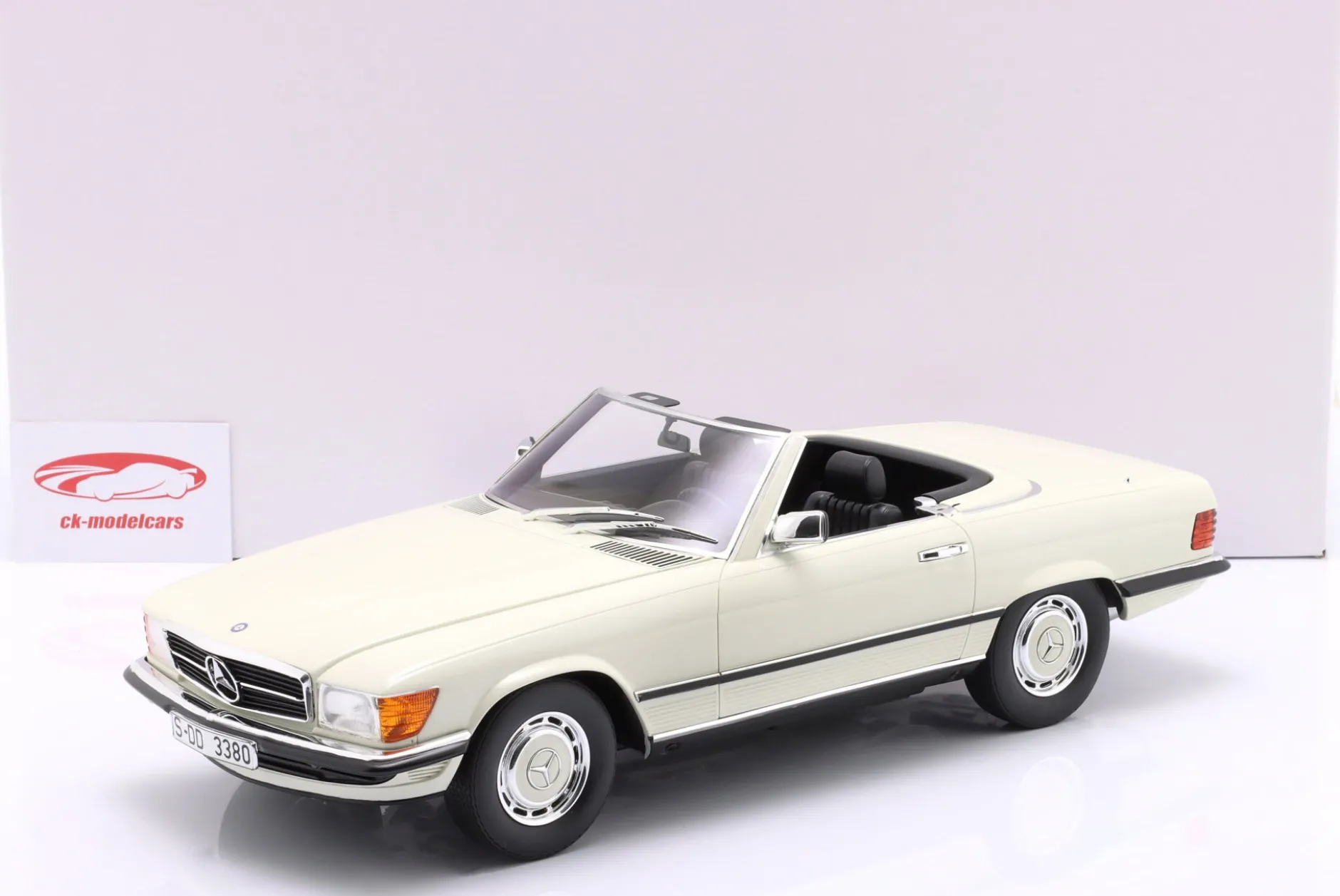 Mercedes-Benz 380SL Cabriolet (R107) Baujahr 1983 weiß 1:12 Matrix
