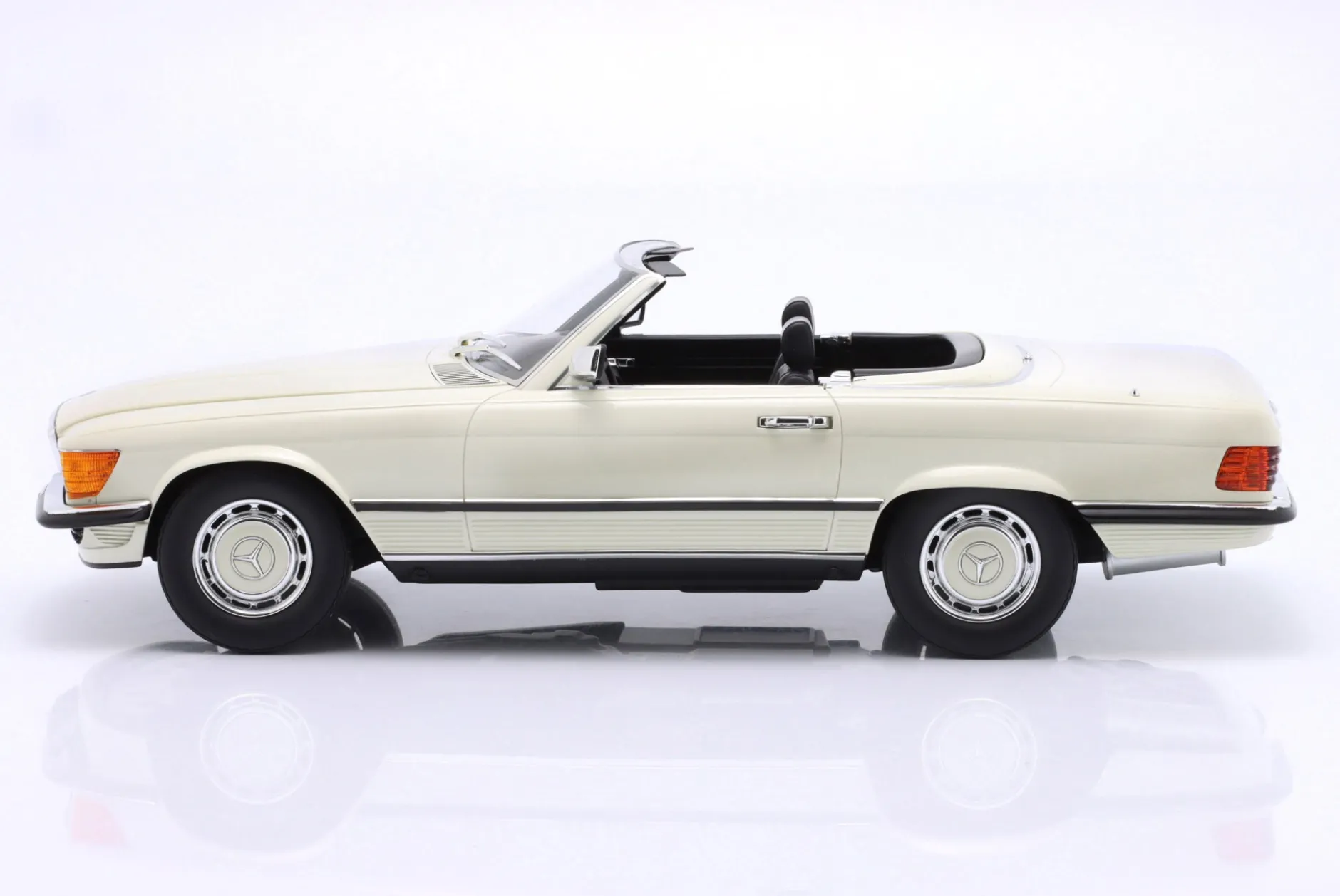 Mercedes-Benz 380SL Cabriolet (R107) Baujahr 1983 weiß 1:12 Matrix