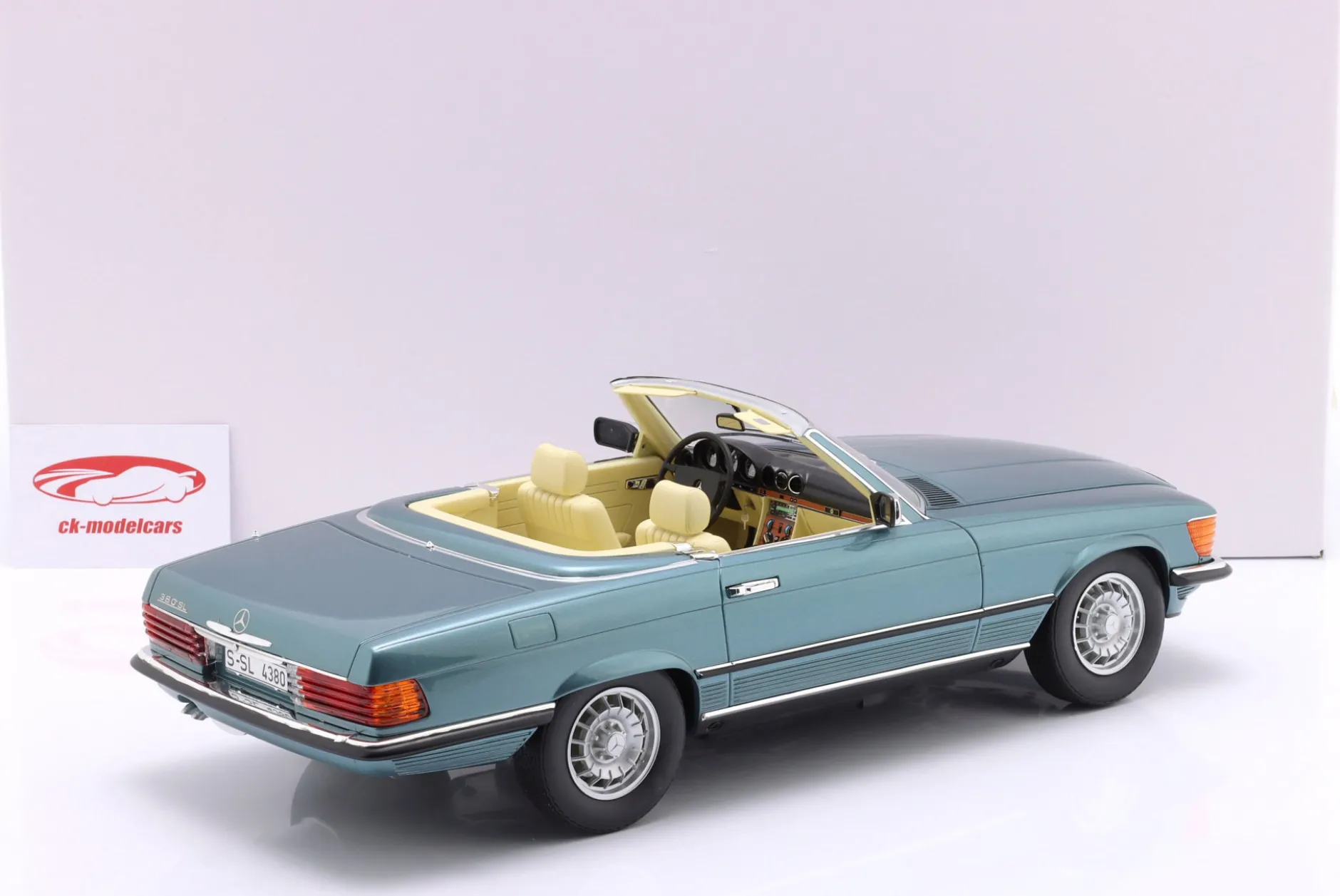 Mercedes-Benz 380SL Cabriolet (R107) Baujahr 1983 grün metallic 1:12 Matrix