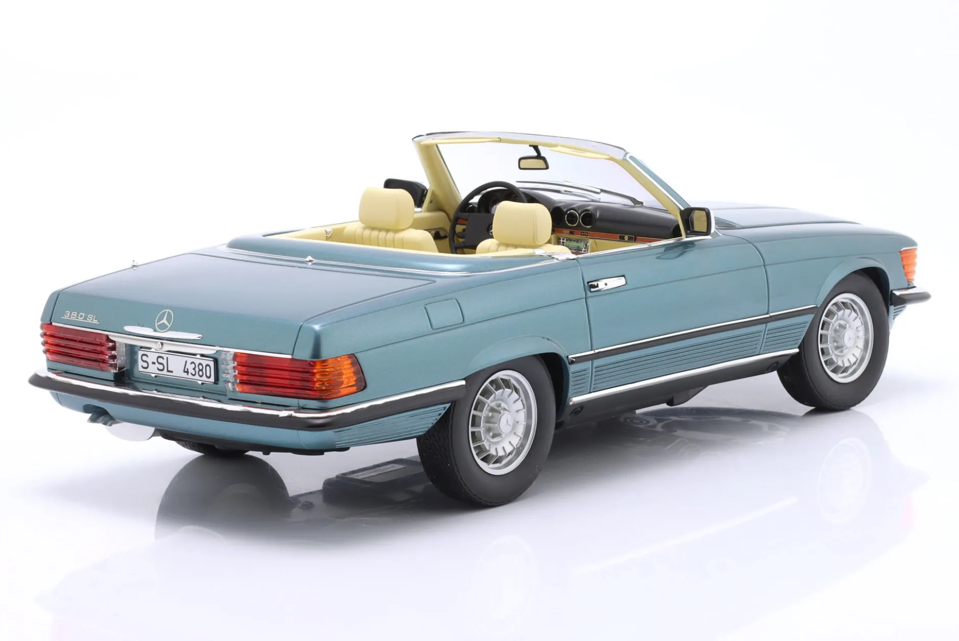 Mercedes-Benz 380SL Cabriolet (R107) Baujahr 1983 grün metallic 1:12 Matrix
