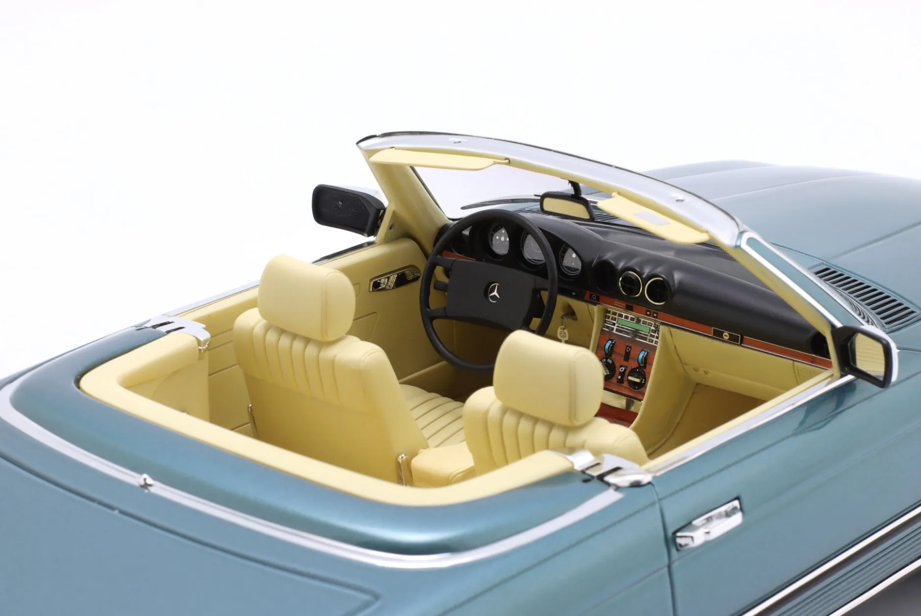 Mercedes-Benz 380SL Cabriolet (R107) Baujahr 1983 grün metallic 1:12 Matrix
