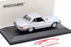 Mercedes-Benz 350 SL (R107) Hardtop Baujahr 1974 silber metallic 1:43 Minichamps