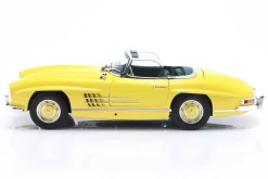 Mercedes-Benz 300SL Roadster (W198) Baujahr 1958 gelb 1:18 Minichamps