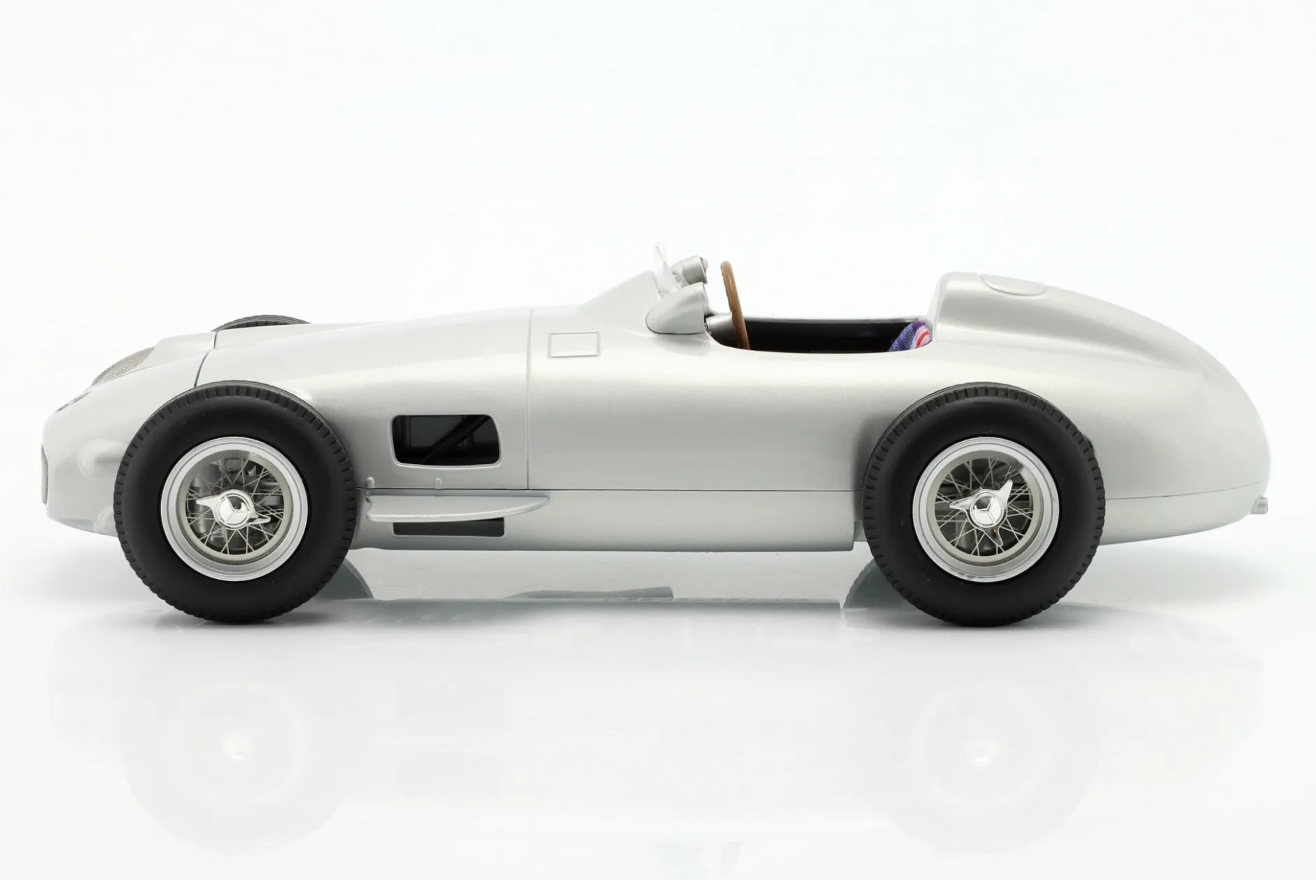 Mercedes-Benz W196 Plain Body Edition Formel 1 1955 1:18 WERK83