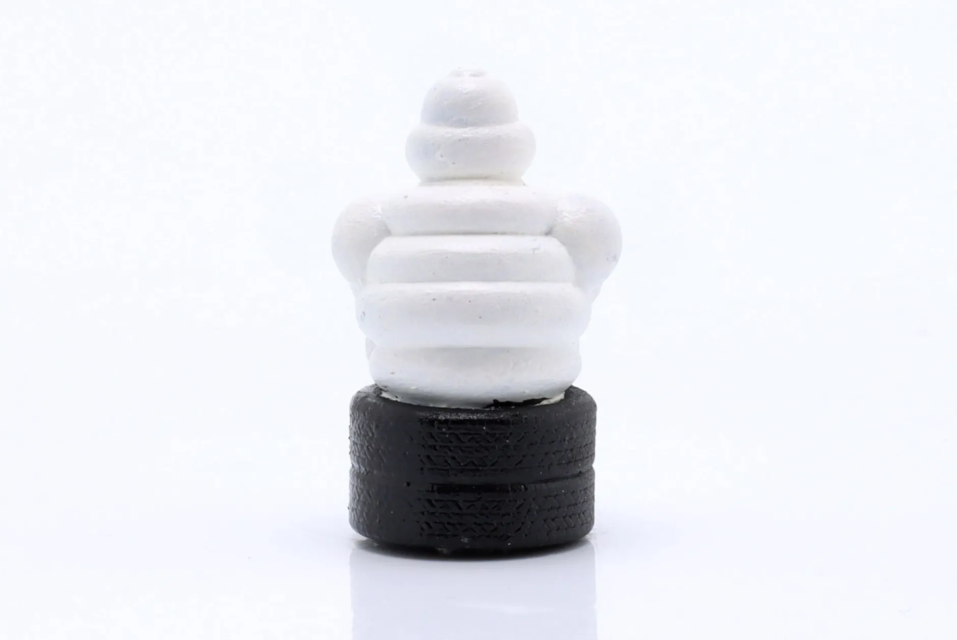 Michelin Reifen sitzende Figur 1:43 Cartrix