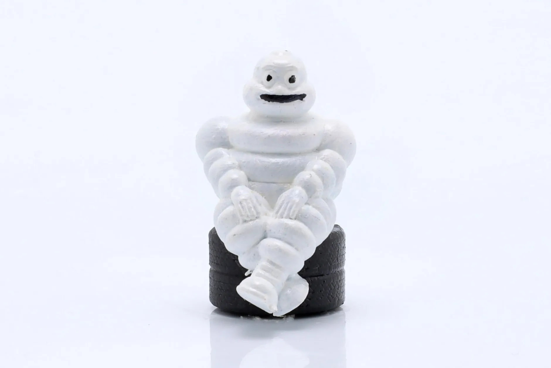Michelin Reifen sitzende Figur 1:43 Cartrix