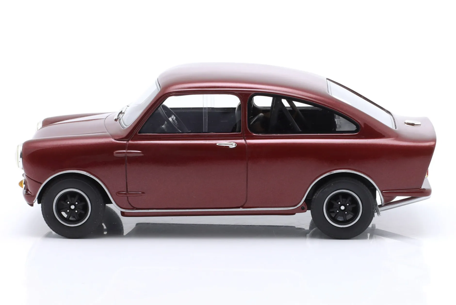 Mini Broadspeed Baujahr 1966-1968 rot metallic 1:18 Cult Scale