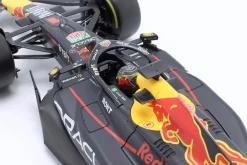 M. Verstappen Red Bull Racing RB19 #1 Sieger Abu Dhabi Formel 1 Weltmeister 2023 1:18 Bburago