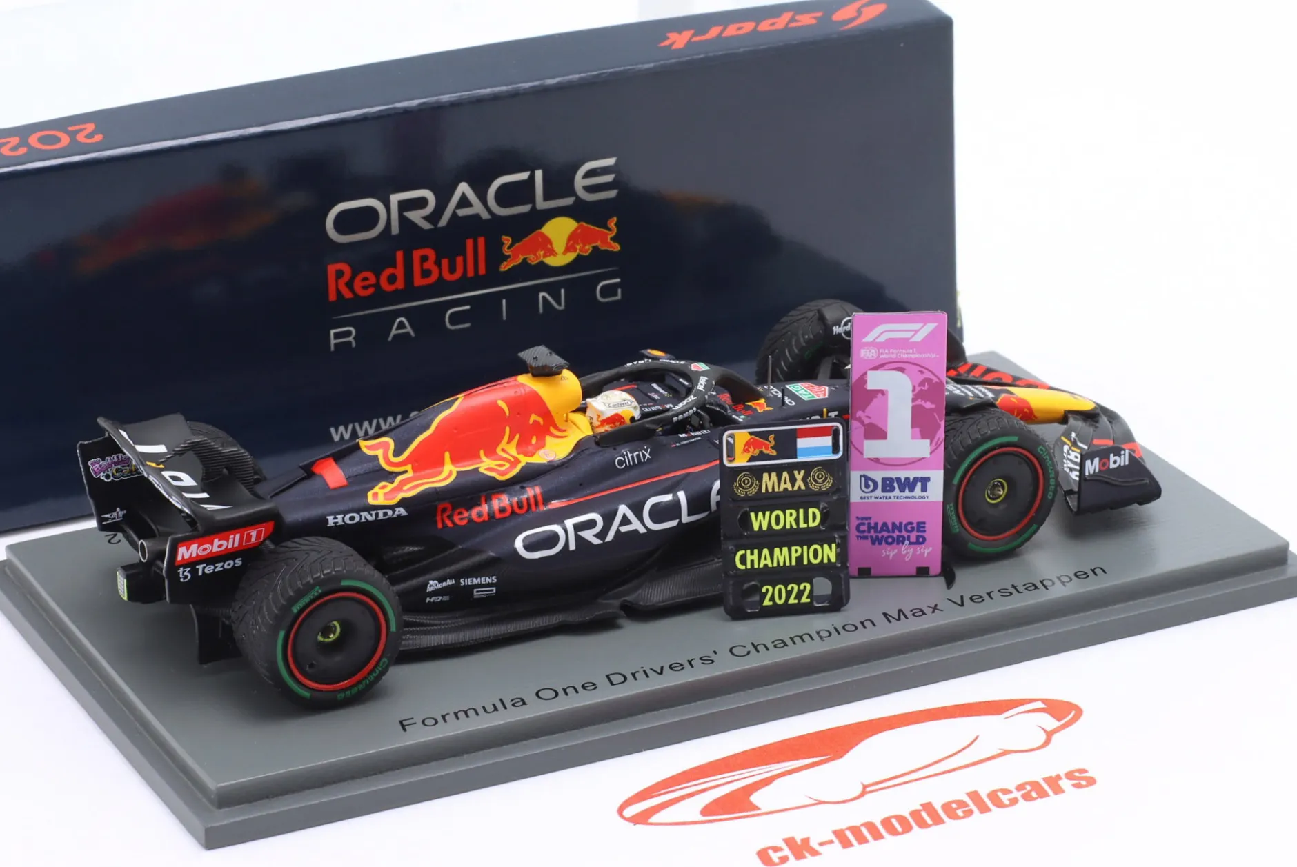 M Verstappen Red Bull RB18 #1 Sieger Japan GP Formel 1 Weltmeister 2022 1:43 Spark