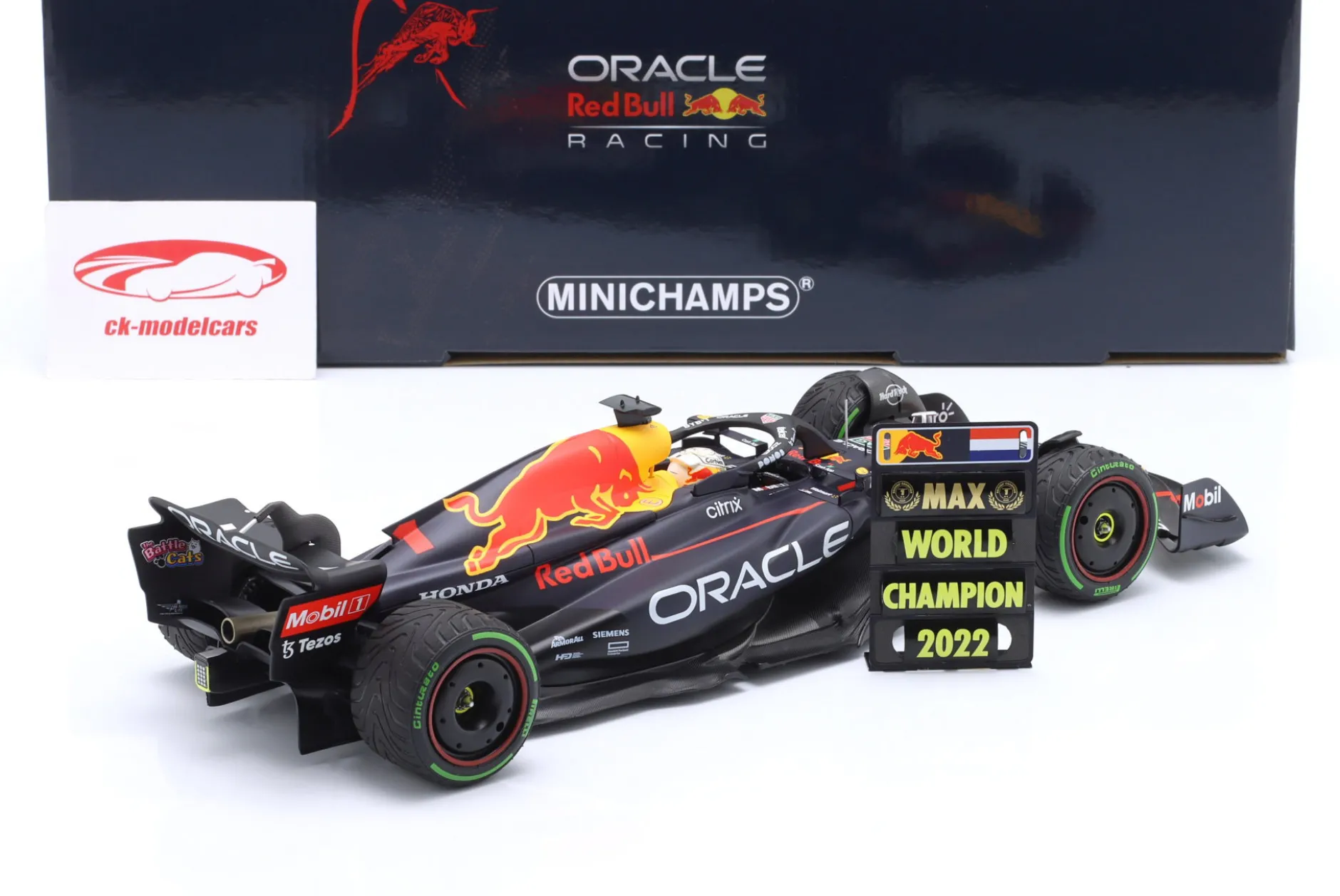 M Verstappen Red Bull RB18 #1 Sieger Japan GP Formel 1 Weltmeister 2022 1:18 Minichamps