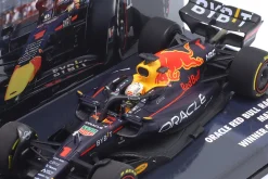 M. Verstappen Red Bull RB18 #1 Sieger Kanada GP Formel 1 Weltmeister 2022 1:43 Minichamps