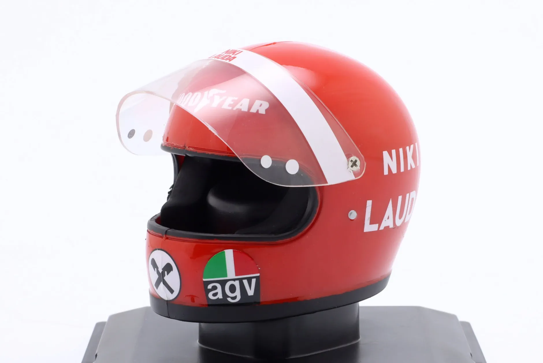 Niki Lauda Ferrari #12 Formel 1 Weltmeister 1975 Helm 1:5 Spark Editions