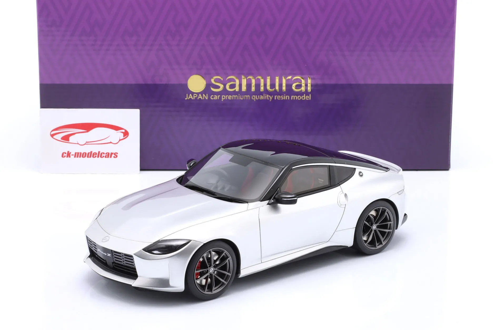 Nissan Fairlady Z Coupe Baujahr 2023 silber 1:18 Kyosho