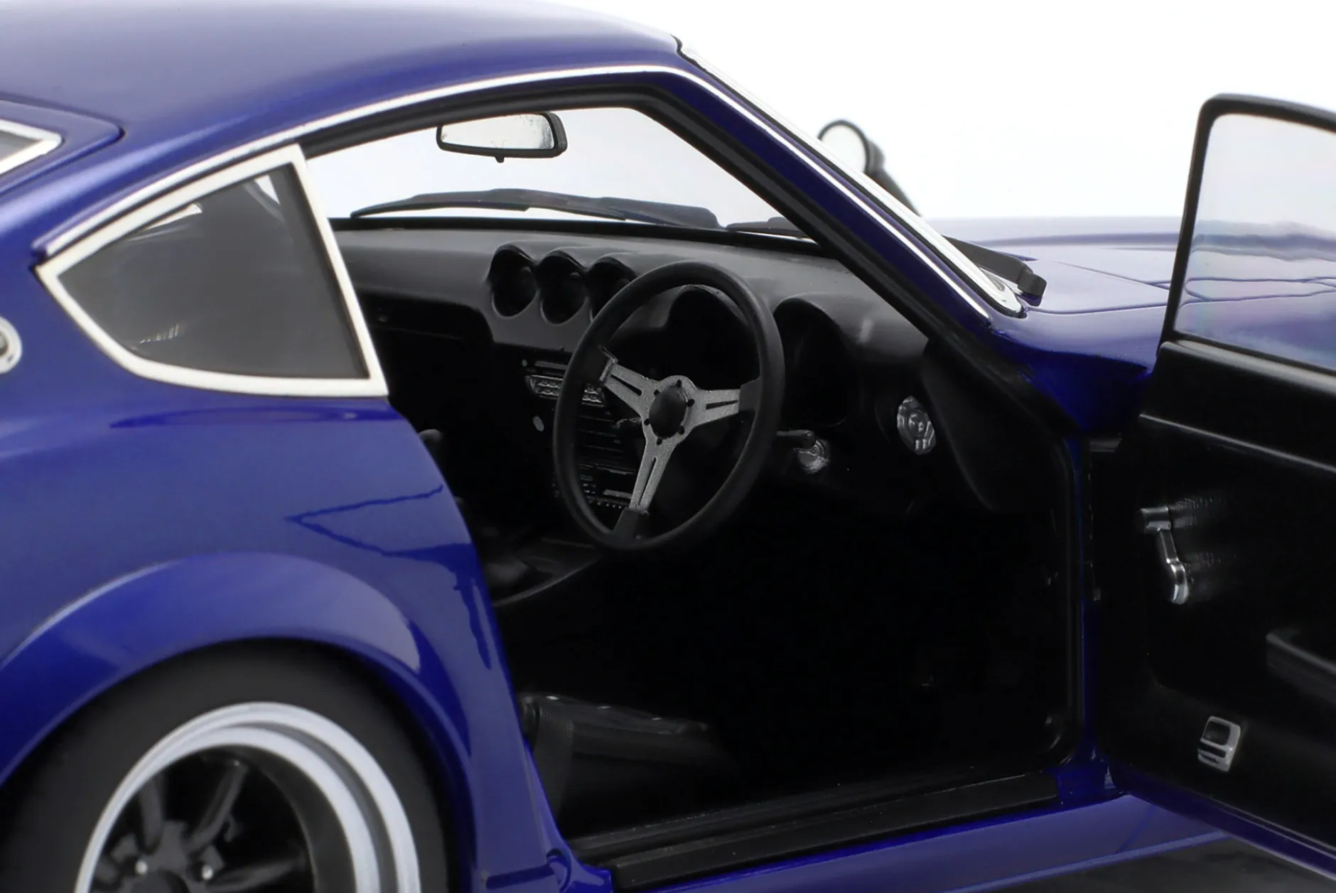 Nissan Fairlady Z (S30) Wangan Midnight AKUMA no Z blau 1:18 AUTOart