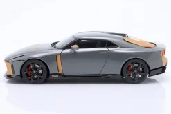 Nissan GT-R50 Baujahr 2020 silber, gold 1:18 AUTOart