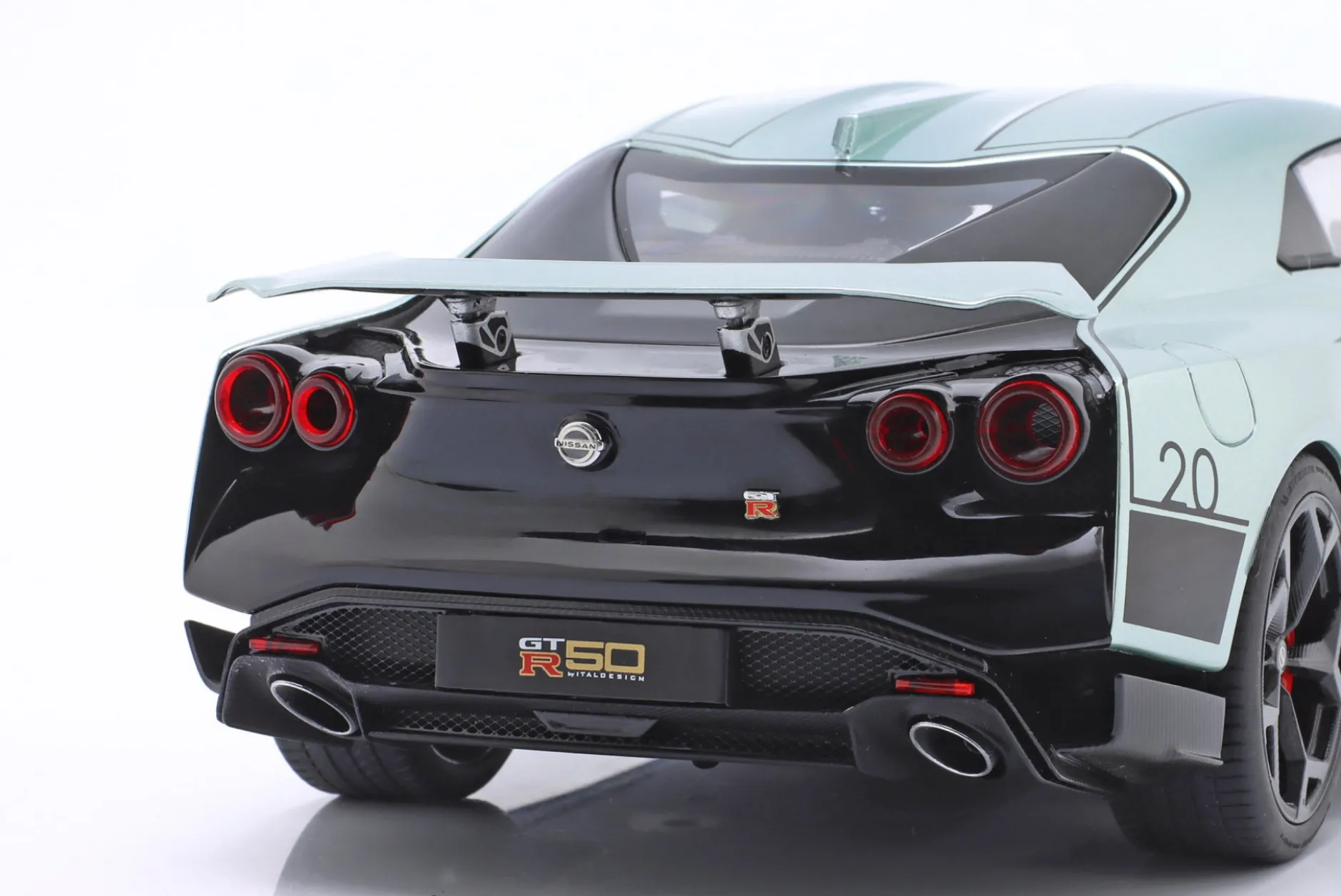 Nissan GT-R50 by Italdesign grün metallic / schwarz 1:18 AUTOart