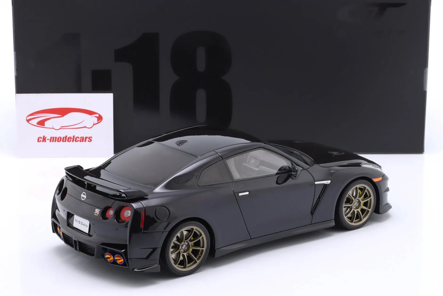 Nissan GT-R Takumi Edition Baujahr 2024 dunkellila 1:18 GT-Spirit